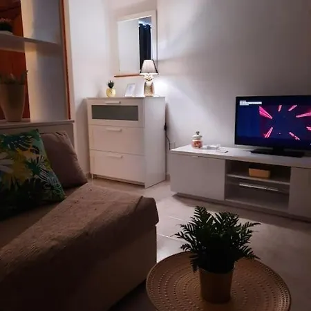 Edward'S House Tenerife -Small Flat In Adeje Town. أذيخي